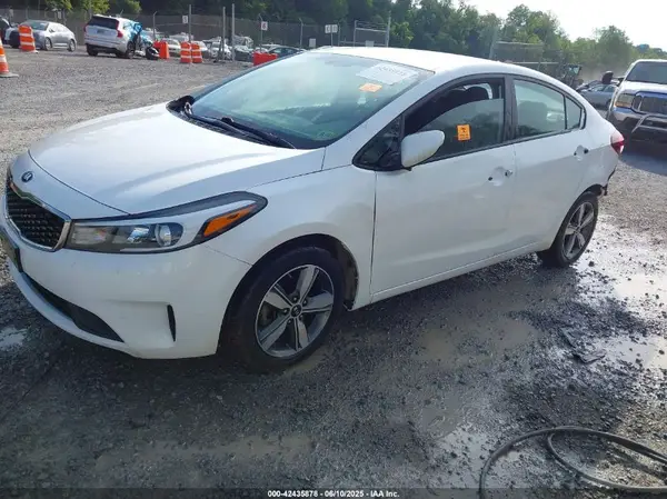 3KPFL4A78JE195522 2018 KIA FORTE - Image 2