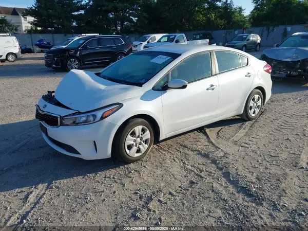 3KPFL4A78JE195763 2018 KIA FORTE - Image 2