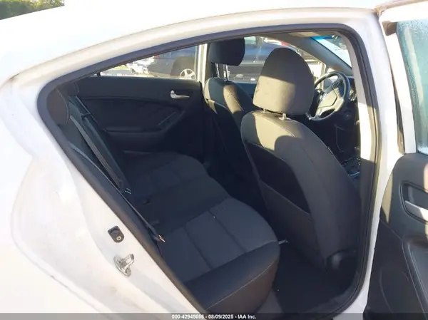 3KPFL4A78JE195763 2018 KIA FORTE - Image 8