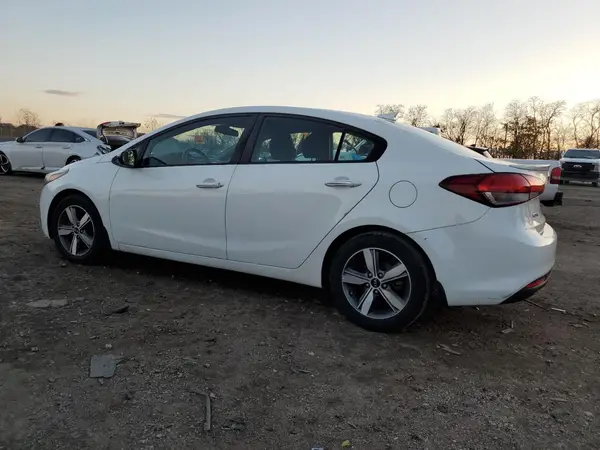 3KPFL4A78JE196296 2018 KIA FORTE - Image 2