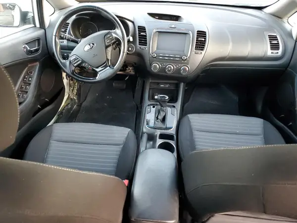 3KPFL4A78JE196296 2018 KIA FORTE - Image 8
