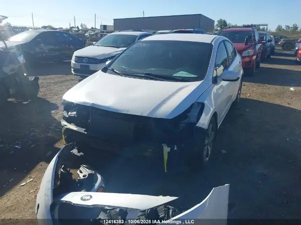 3KPFL4A78JE197528 2018 KIA FORTE - Image 2