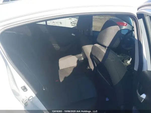 3KPFL4A78JE197528 2018 KIA FORTE - Image 8