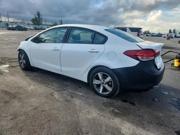 3KPFL4A78JE198923 2018 KIA FORTE - Image 2