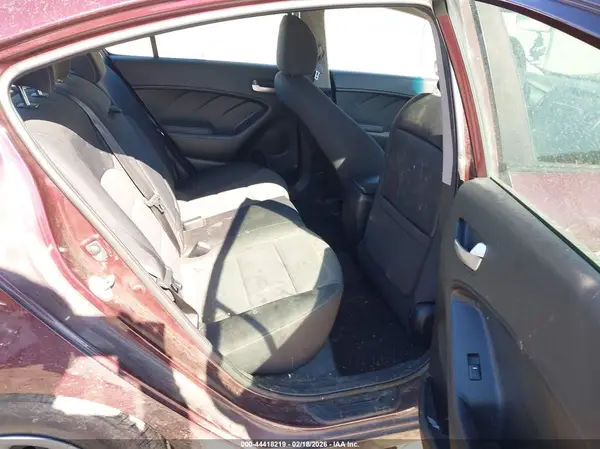3KPFL4A78JE199652 2018 KIA FORTE - Image 8
