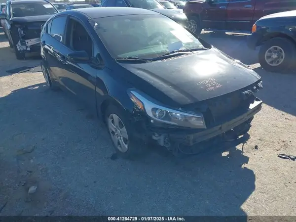 3KPFL4A78JE199733 2018 KIA FORTE - Image 1