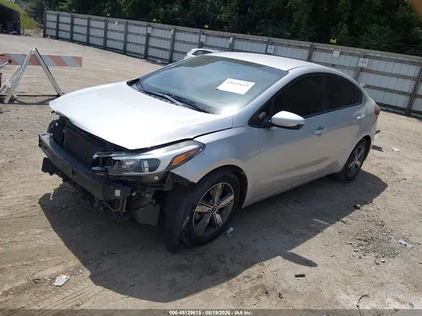3KPFL4A78JE200461 2018 KIA FORTE - Image 2