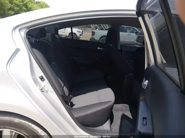 3KPFL4A78JE200461 2018 KIA FORTE - Image 8