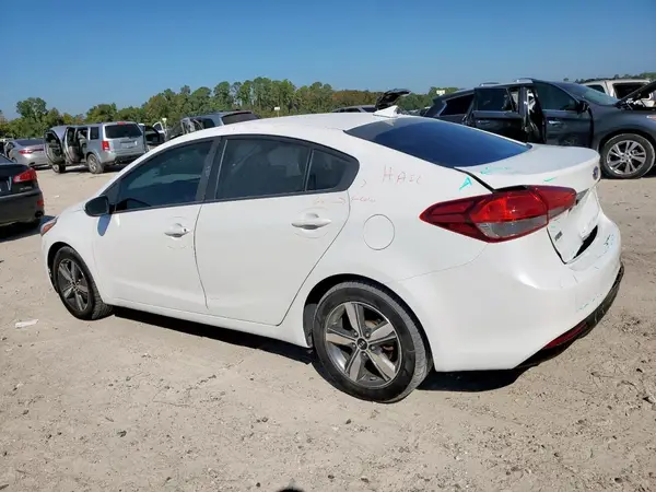 3KPFL4A78JE200654 2018 KIA FORTE - Image 2