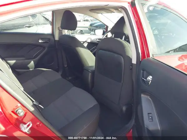 3KPFL4A78JE201285 2018 KIA FORTE - Image 8