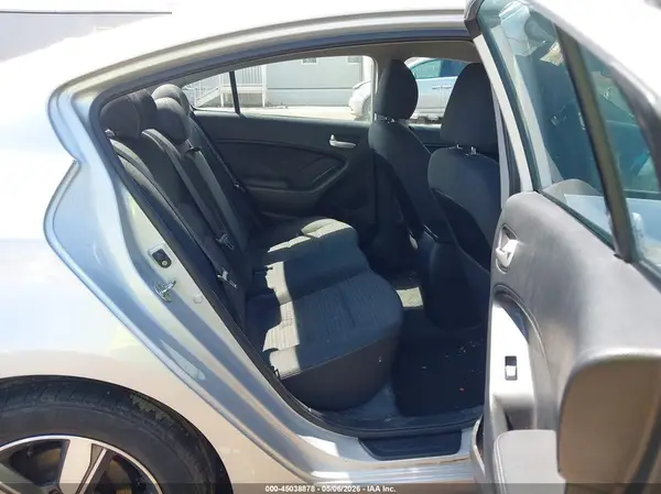 3KPFL4A78JE202744 2018 KIA FORTE - Image 8