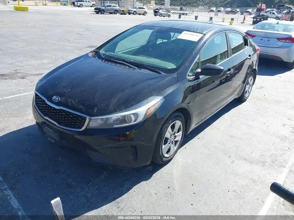 3KPFL4A78JE204042 2018 KIA FORTE - Image 2
