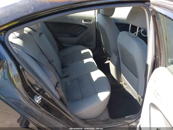 3KPFL4A78JE204042 2018 KIA FORTE - Image 8