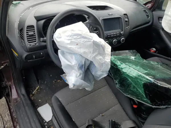 3KPFL4A78JE206504 2018 KIA FORTE - Image 8