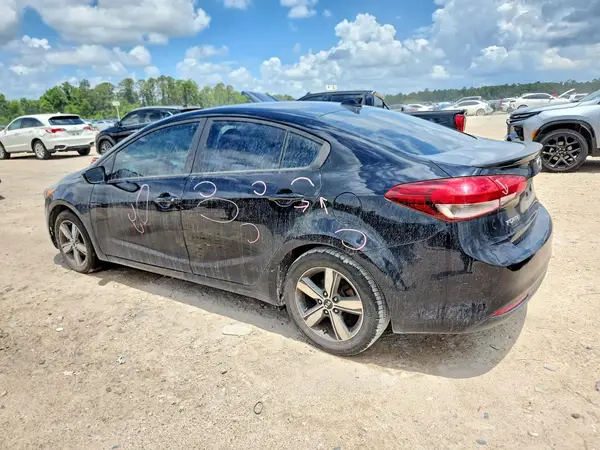 3KPFL4A78JE207250 2018 KIA FORTE - Image 2