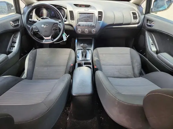 3KPFL4A78JE207250 2018 KIA FORTE - Image 8