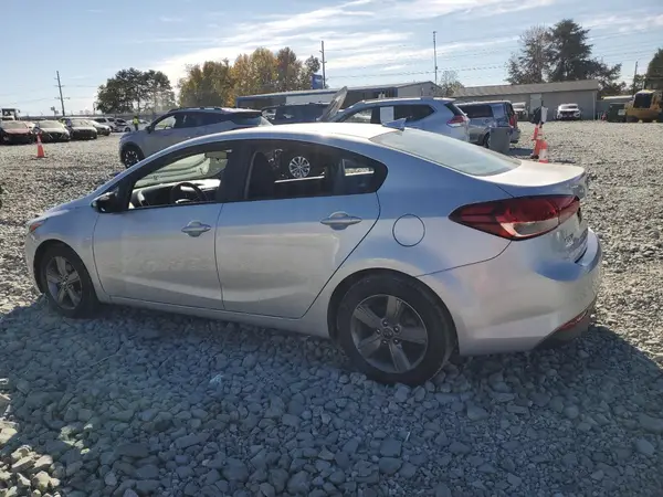 3KPFL4A78JE210987 2018 KIA FORTE - Image 2