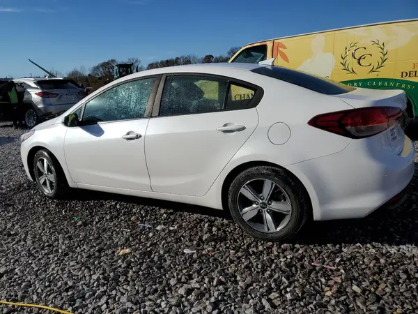 3KPFL4A78JE211251 2018 KIA FORTE - Image 2