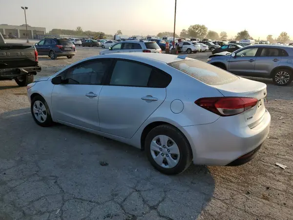 3KPFL4A78JE211587 2018 KIA FORTE - Image 2