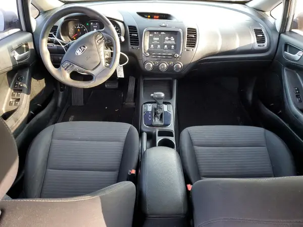 3KPFL4A78JE211587 2018 KIA FORTE - Image 8