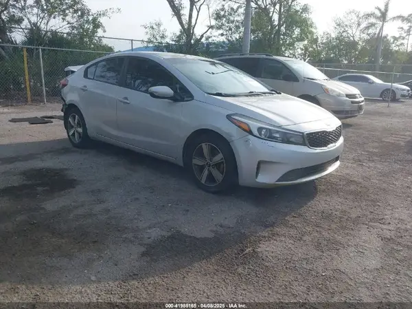 3KPFL4A78JE212500 2018 KIA FORTE - Image 1