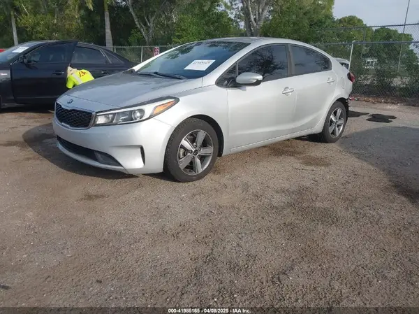 3KPFL4A78JE212500 2018 KIA FORTE - Image 2