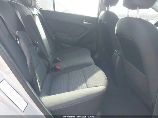 3KPFL4A78JE212500 2018 KIA FORTE - Image 8