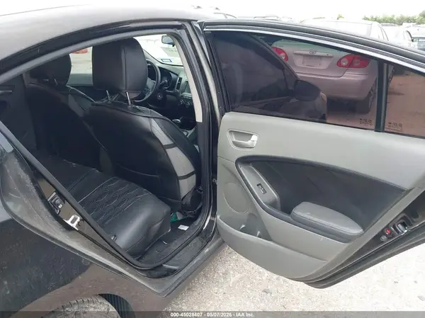 3KPFL4A78JE212772 2018 KIA FORTE - Image 8