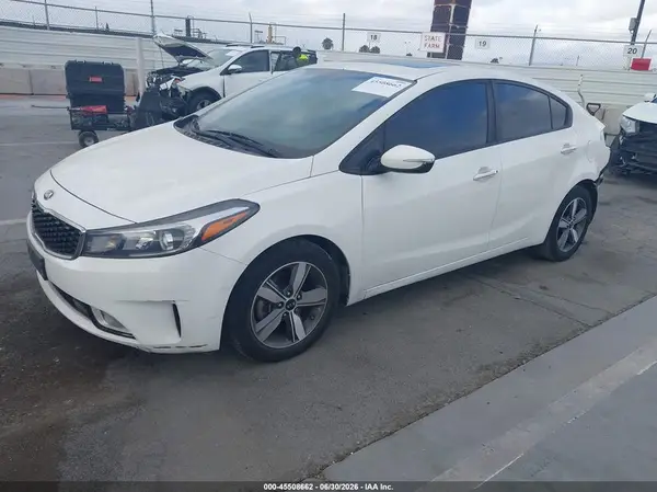 3KPFL4A78JE213694 2018 KIA FORTE - Image 2