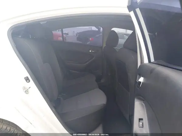 3KPFL4A78JE213694 2018 KIA FORTE - Image 8