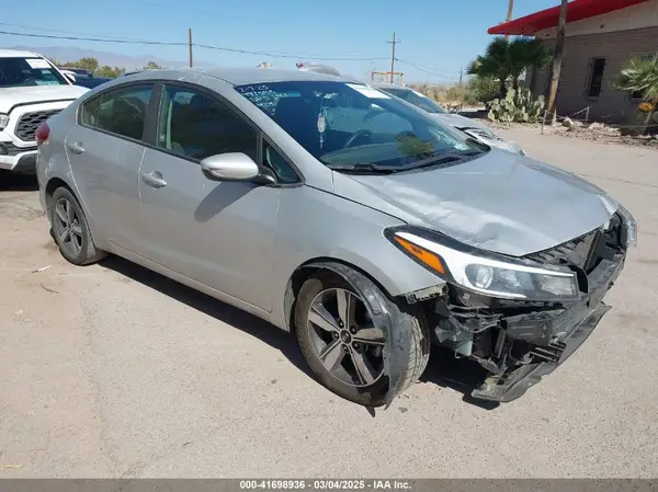3KPFL4A78JE214537 2018 KIA FORTE - Image 1