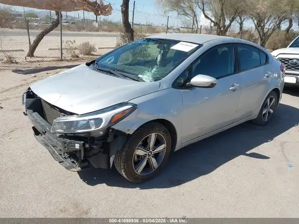 3KPFL4A78JE214537 2018 KIA FORTE - Image 2