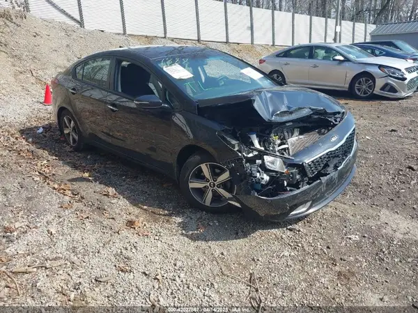 3KPFL4A78JE217888 2018 KIA FORTE - Image 1