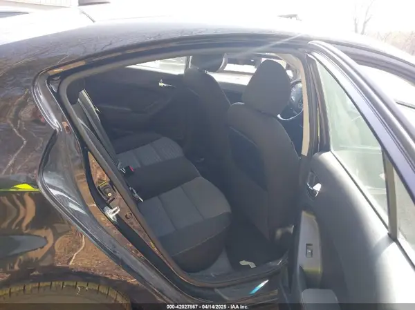 3KPFL4A78JE217888 2018 KIA FORTE - Image 8