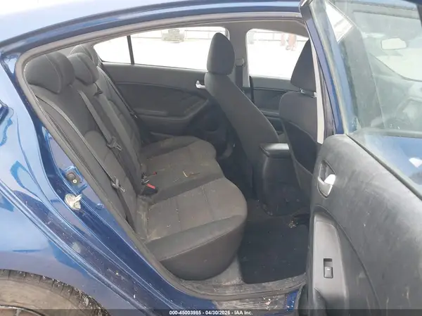 3KPFL4A78JE218300 2018 KIA FORTE - Image 8
