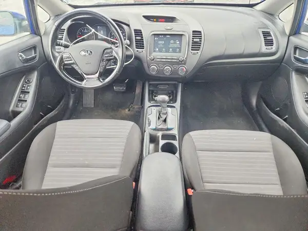 3KPFL4A78JE219284 2018 KIA FORTE - Image 8
