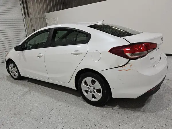 3KPFL4A78JE219740 2018 KIA FORTE - Image 2