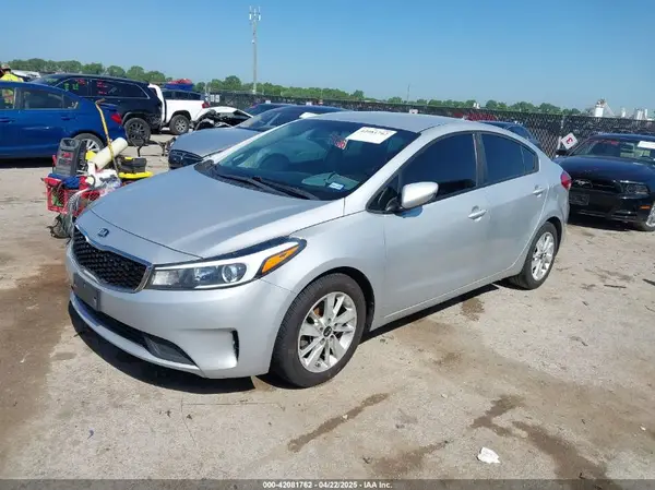 3KPFL4A78JE224386 2018 KIA FORTE - Image 2