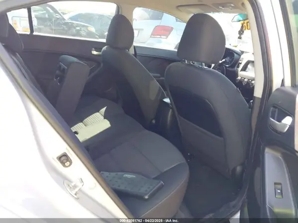 3KPFL4A78JE224386 2018 KIA FORTE - Image 8