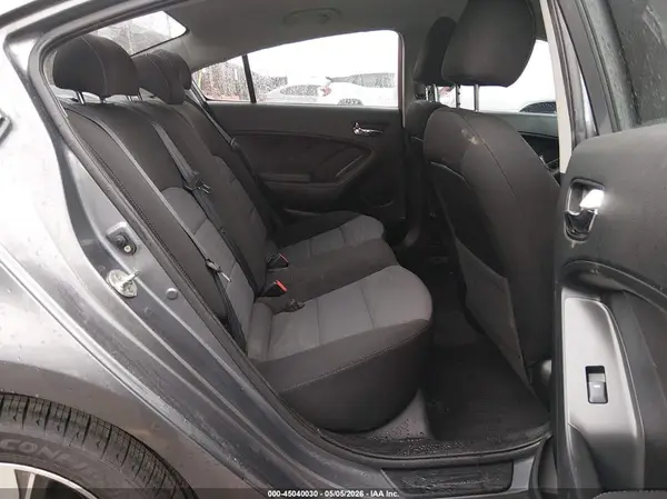 3KPFL4A78JE224825 2018 KIA FORTE - Image 8
