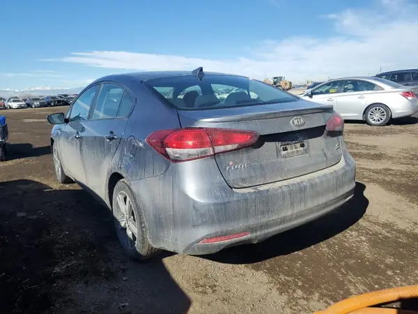 3KPFL4A78JE225120 2018 KIA FORTE - Image 2