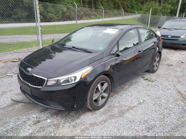 3KPFL4A78JE225540 2018 KIA FORTE - Image 2