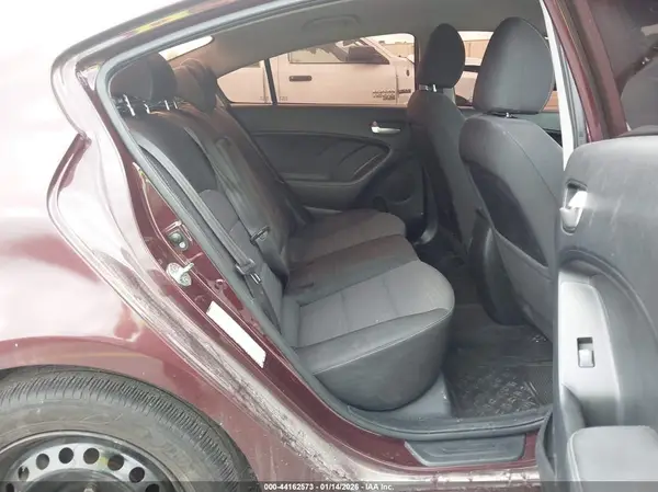 3KPFL4A78JE229068 2018 KIA FORTE - Image 8