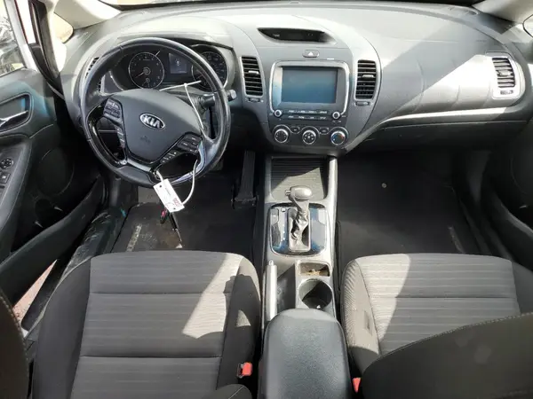 3KPFL4A78JE229328 2018 KIA FORTE - Image 8
