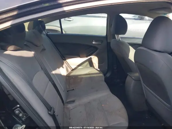 3KPFL4A78JE230124 2018 KIA FORTE - Image 8