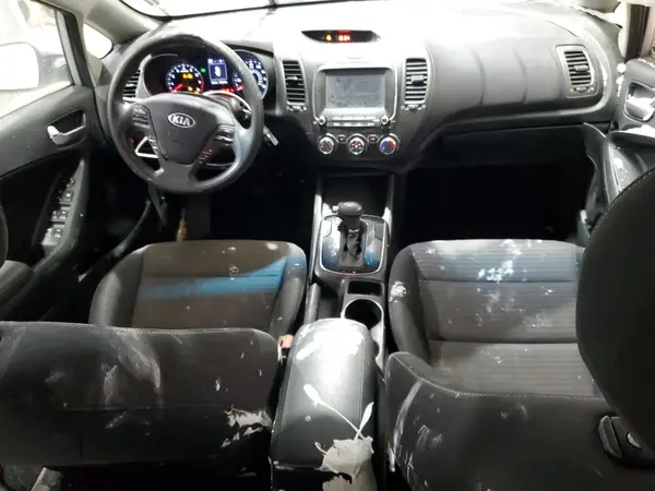 3KPFL4A78JE231810 2018 KIA FORTE - Image 8