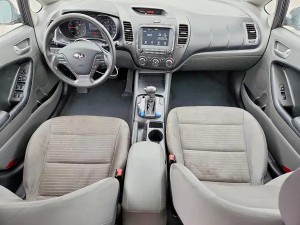 3KPFL4A78JE235002 2018 KIA FORTE - Image 8