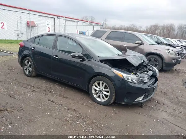 3KPFL4A78JE235226 2018 KIA FORTE - Image 1