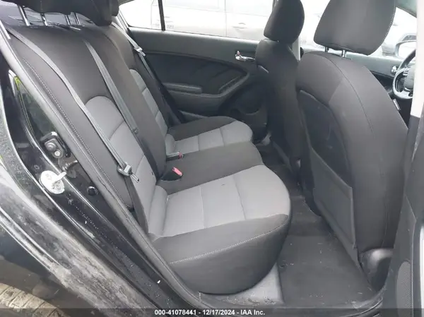 3KPFL4A78JE235226 2018 KIA FORTE - Image 8