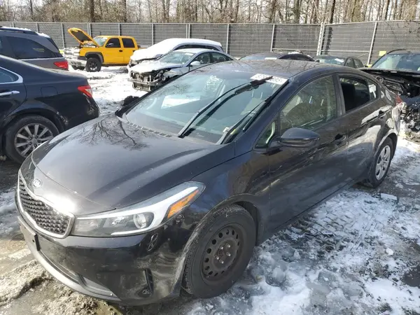 3KPFL4A78JE236196 2018 KIA FORTE - Image 1
